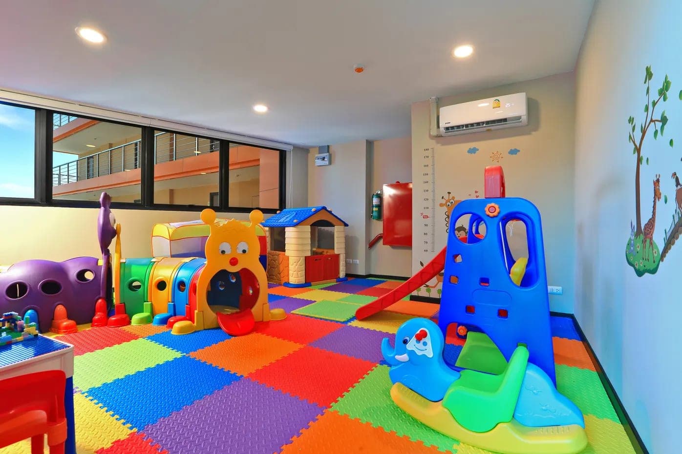 MBC Condo 1517 71/205