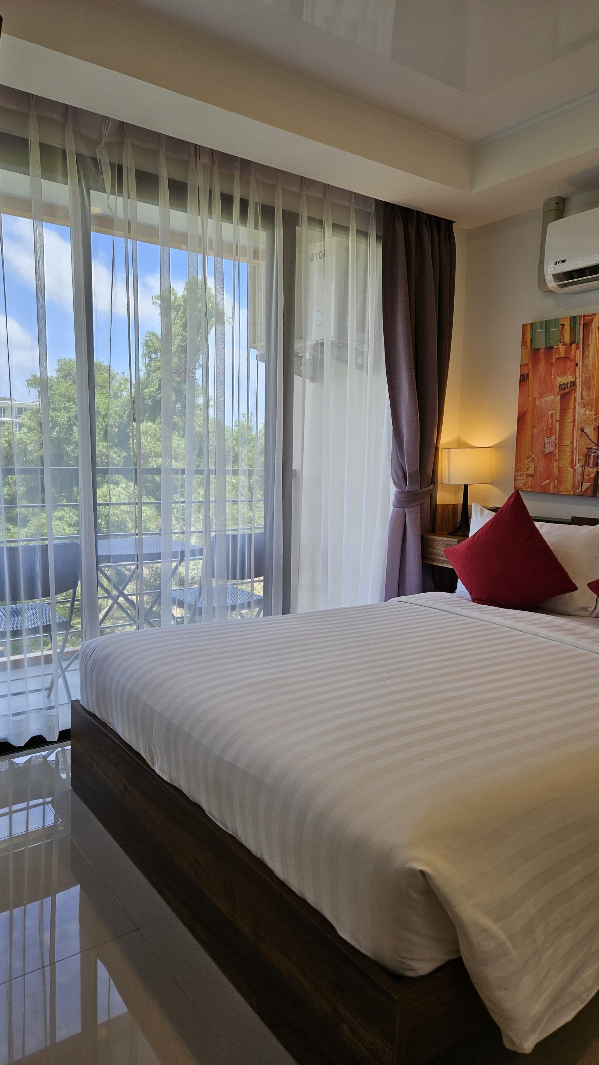 MBC Condo 1517 71/205