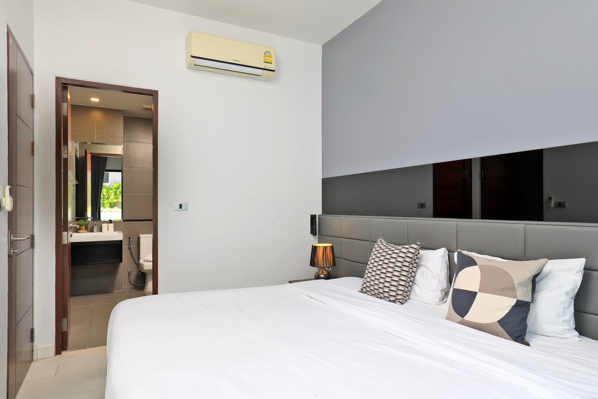 Utopia Naiharn C206