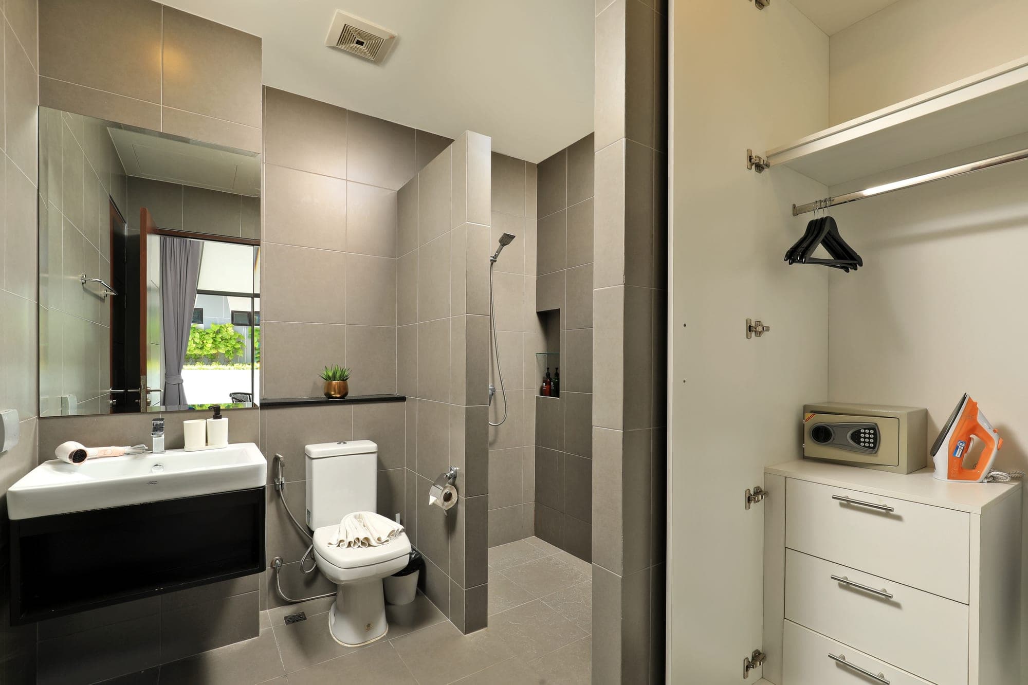 Utopia Naiharn C206