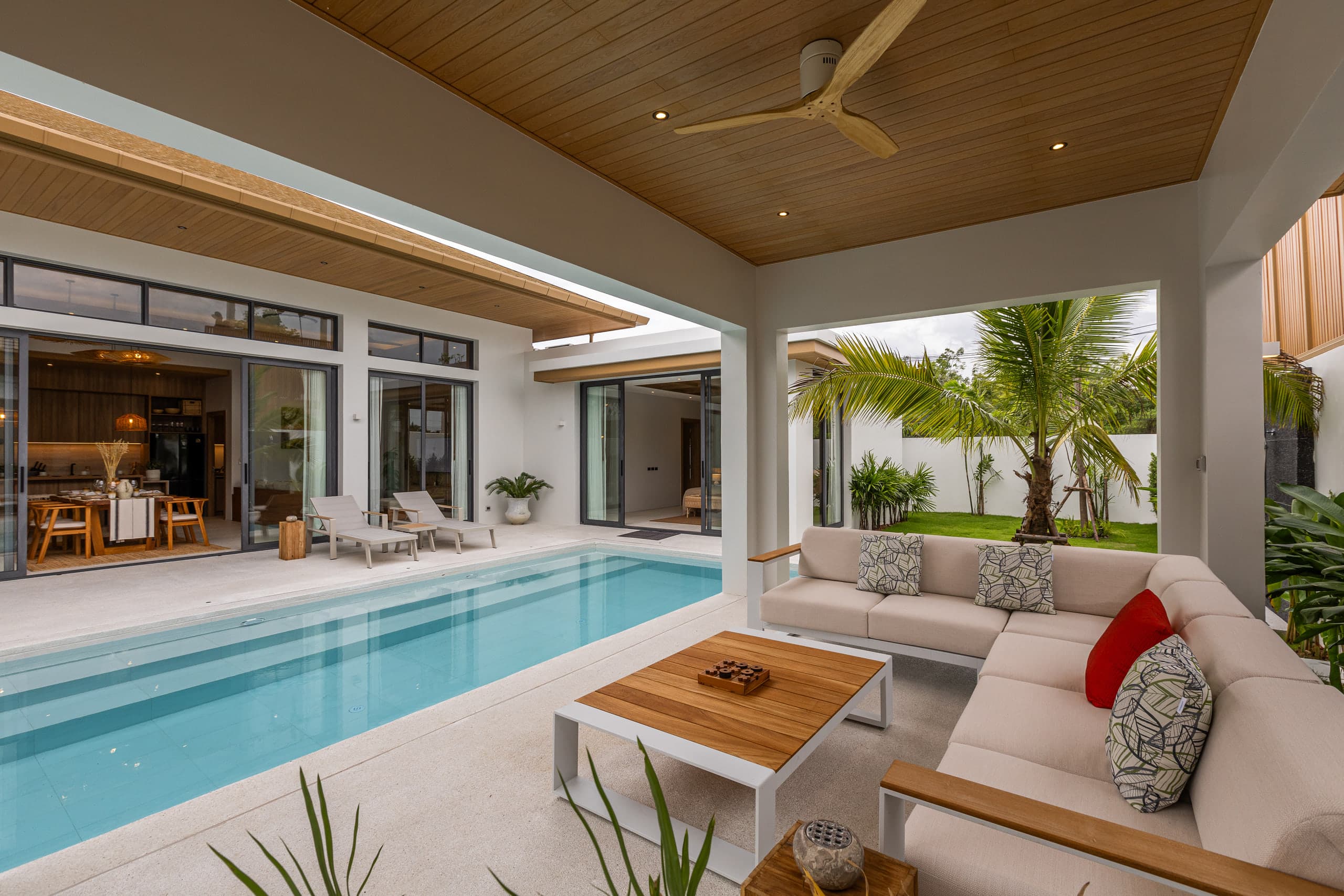Outdoor lounge
