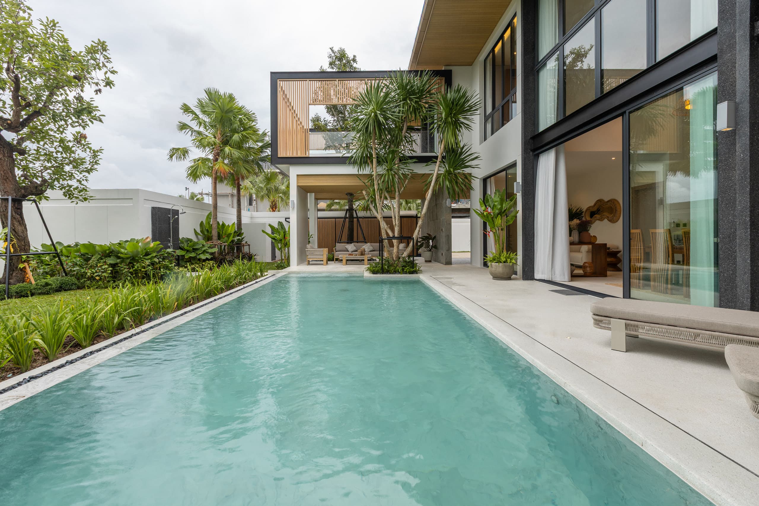 Long pool